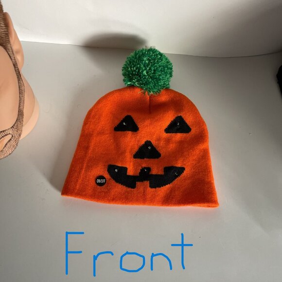 Halloween hat Toque with a jack-o'lantern face and green pompom, flashing lights - Picture 7 of 8